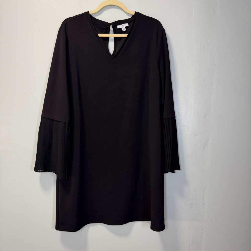 Halston Black Pleated Bell Sleeve V-Neck Shift Dress L HWF1740001 Minimalist LBD